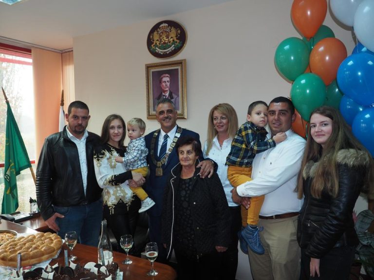 На 12.12. 2022 г. кметът на община „Марица“ стана дядо на 3-то внуче