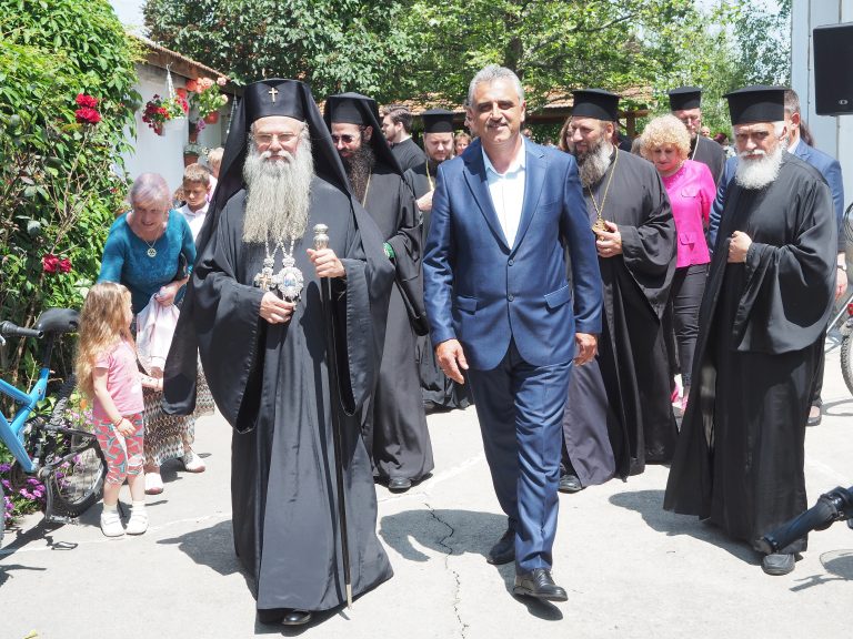 В деня на Свети Дух митрополит Николай освети нов параклис в с. Труд