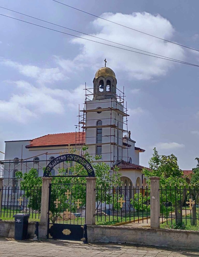 Храм Пресвета Богородица в Крислово