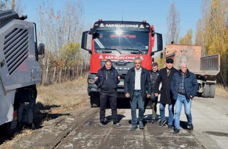 Димитър Иванов инспектира ремонта на пътя Желязно – Войводиново