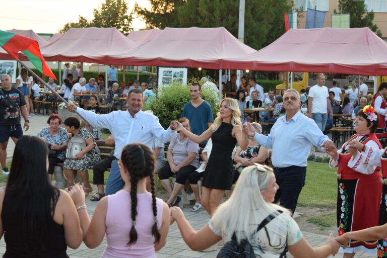 Празненство на площада в Крислово